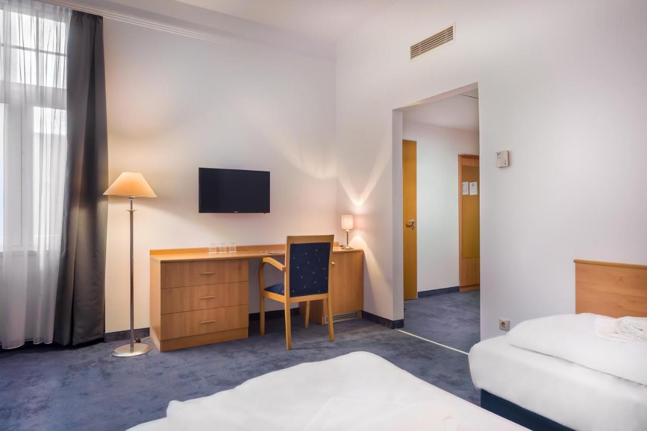 Triple Room,738529471:JPEG